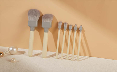 Unique Professional Painter Makeup Brush Set, COSHINE 7pcs Soft Synthetic Wood Handle Cosmetic Brushes Kit