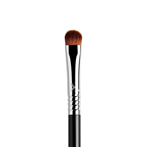 Sigma Beauty Professional E57 Firm Shader Brush, Vegan Eyeshadow Brush for Intense Applications, 1 Brush