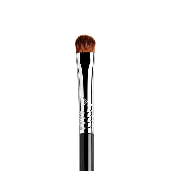 Sigma Beauty Professional E57 Firm Shader Brush, Vegan Eyeshadow Brush for Intense Applications, 1 Brush