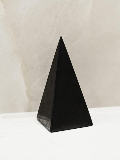 Shungite Club High Shungite Pyramid 5 cm Gemstone Pyramid Healing Crystal Stone for Energy Cleansing and Protection