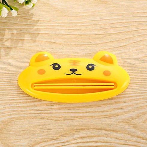 LNYMZD 6Pcs Color Random Frog Tube Squeezers Toothpaste Dispenser Toothpaste Rolling Holder Animal Bear Frog Panda Pig