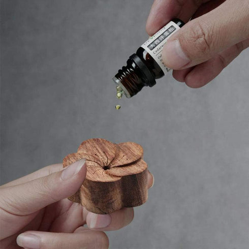 JJLFresheners Brown Walnut Essential Oil Diffuser Fragrance Diffused Sleep Aid Aromatherapy, Flower Shaped Essential