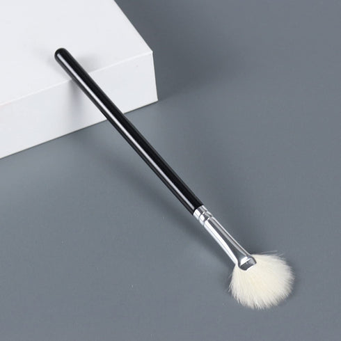 Highlighter Brush Fan Brush - Face Highlighting, Buffing, Blending Tool for Powder Cream and Blusher