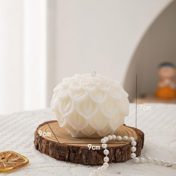 T-shin Lotus Flower Shaped Scented Candle,240G Trendy Geometric Aesthetic Handmade Soy Wax Aroma