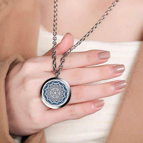 Aromatherapy Essential Oil Diffuser Necklace Stainless Steel Inspirational Locket Pendant (Flower)