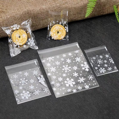 AKOAK 100 Count Resealable Clear Snowflake Bags, 14cm x 14cm +3cm for Candy Cookie Packaging