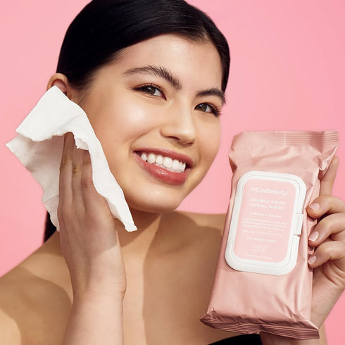 MCoBeauty Everyday Face Wipes 25 Pack, Double Sided for Smooth and Textured Side, Travel-Friendly with Vitamin C, Aloe Vera and Vitamin E, Vegan, Cruelty Free Cosmetics