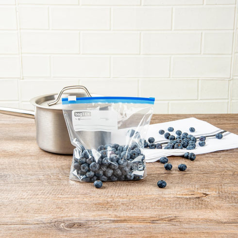 Restaurantware Bag Tek 1 Pint Freezer Slider Bags - 25 Disposable Zipper Pouch Bags for Food Storage