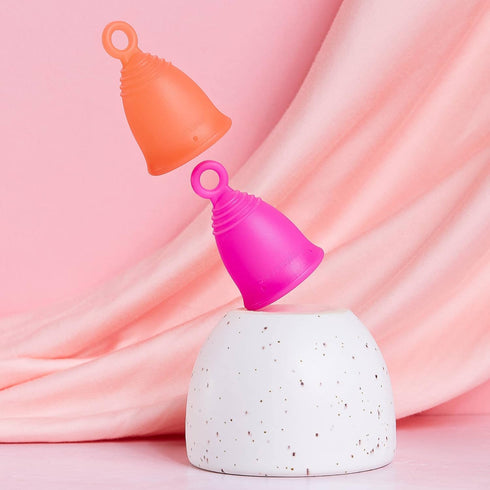 Peachlife Silicone Menstrual Cup with Loop Pull Stem for Easy Removal - Reusable 12 Hour Tampon Alternative - Medium