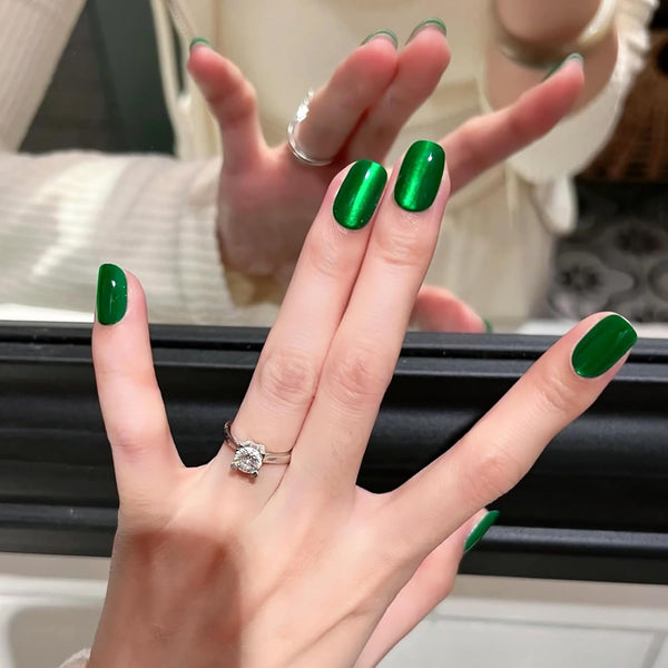 St. Patrick’s Day Green Press on Nails, Shiny Cat Eye Short Square False Nails with Glitter Designs