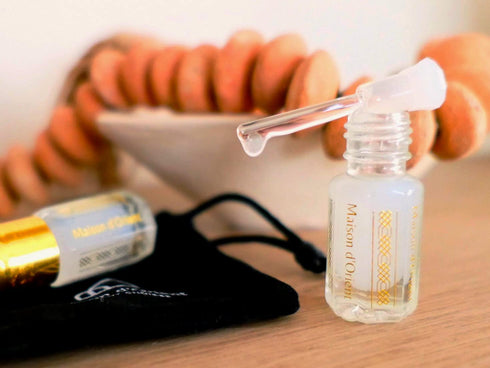 Maison d'Orient Vanilla Musk Perfume Oil in Arabian Bottle with Applicator and Pouch