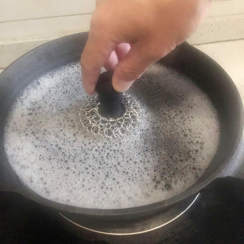 Toiserns 316 Upgraded Chainmail Scrubber with Silicone Handle Cast Iron Cleaner for Cast Iron Grill Pan Skillet Wok