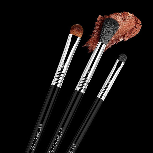 Sigma Beauty Professional E57 Firm Shader Brush, Vegan Eyeshadow Brush for Intense Applications, 1 Brush