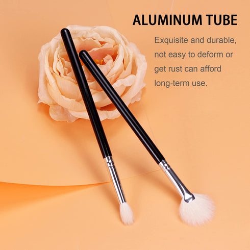 Highlighter Brush Fan Brush for Face Highlighting, Buffing and Blending With Powder Cream, Blusher Highlighter Applicator Makeup Tool