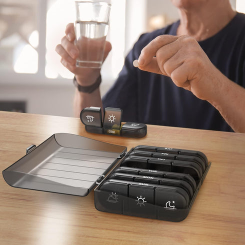 PULIV Portable Travel Pill Organizer 3 Times a Day, 7 Day Light-Proof Pill Case for Vitamins and Medication (Black)