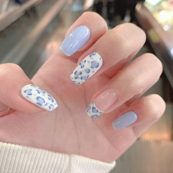 MISUD Medium Press on Nails Coffin, Cute Glossy Glue on Nails, Blue French Tip Artificial Nails, 24pcs