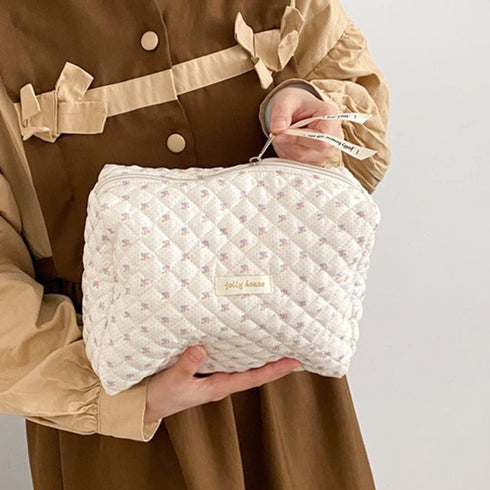 Juoxeepy Floral Quilted Makeup Bag, Aesthetic Cotton Cosmetic Pouch for Toiletries