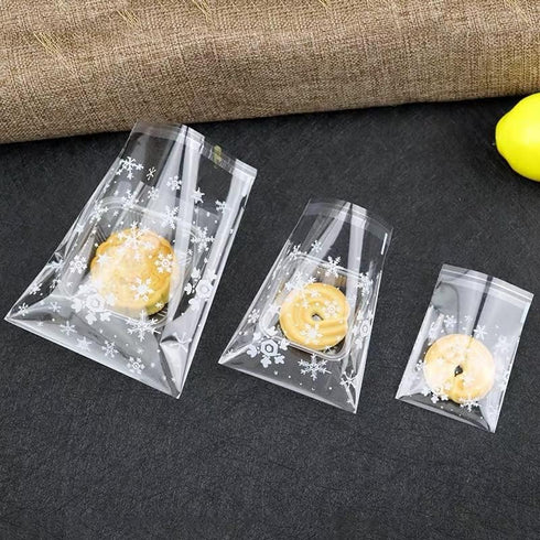 AKOAK 100 Count Resealable Clear Snowflake Bags, 14cm x 14cm +3cm for Candy Cookie Packaging