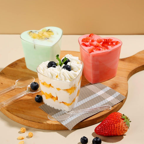 RAMFIYN 100 Pack 5oz Mini Clear Plastic Cups With Lids, Heart Shaped Yogurt Container for Party, Disposable Appetizer