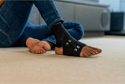 ACE 4 Inch Elastic Bandage with Clips, Black, Great for Leg, Shoulder and More, 1 Count