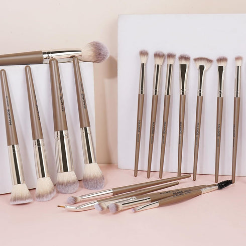 MAANGE 18 Pcs Premium Synthetic Makeup Brushes Set, Soft Foundation Powder Eyeliner Brushes (Champagne)