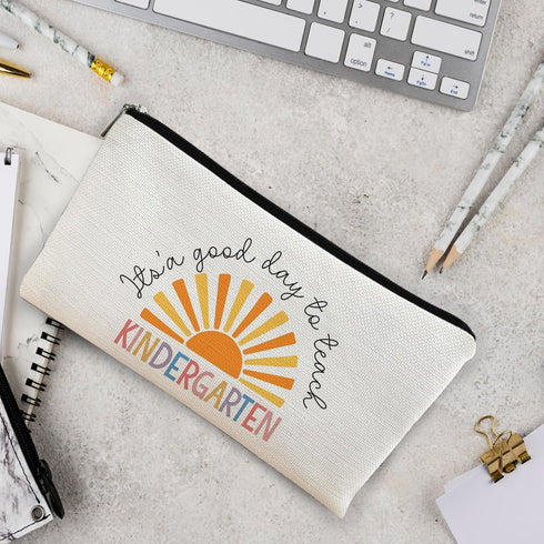 Kindergarten Teacher Gift, "It's a Good Day to Teach" Makeup Bag, Zipper Travel Toiletry Bag for Teacher Birthday Gifts