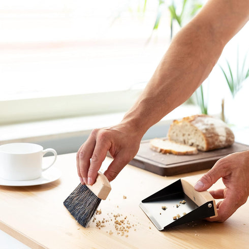 Navaris Small Dustpan and Brush Set - Wooden Mini Dust Pan Brush for Sweeping Table Tabletop - Compact Horsehair Brush for Sweeping Countertop - Black by Navaris