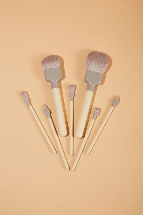 Unique Professional Painter Makeup Brush Set, COSHINE 7pcs Soft Synthetic Wood Handle Cosmetic Brushes Kit