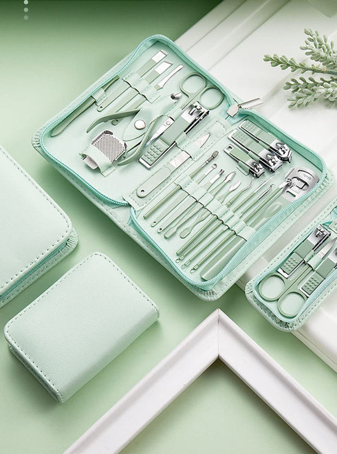 Professional Nail Clipper Pedicure Set,Manicure Set Personal Care, Nail Clipper Kit,Nail Tools with Luxurious Travel Case, Gifts for Men Women Family Friend,Green (22 Pieces)