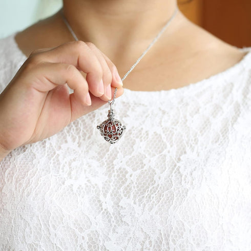 2PCS Aromatherapy Essential Oil Diffuser Necklace, Love Heart and Hollow Ball Locket Pendant for Women