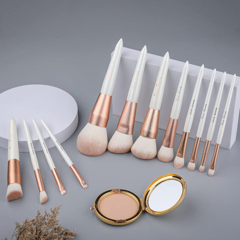 Makeup Brushes Set, EVRCHGIEA 12pcs Premium Eye Shadow, Eyebrows, Eyeliner, Concealer, Lip Liner,Foundation Makeup Brush White Travel Makeup Set,Cruelty-Free Synthetic Fiber Bristles