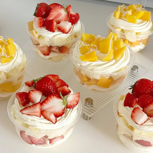 KKONHII 100 Pack Disposable Dessert Cups, Stackable Clear Plastic Cups with Lids, Mini Parfait Cups with No Holes Flat