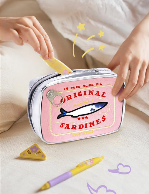 Cessfle Canned Sardines Makeup Bag, Funny Sardine Tin Fish Cosmetic Bag, Creative Cute Makeup Bag Kawaii Pencil Case Pouch, Coquette Make up Pouch for Women