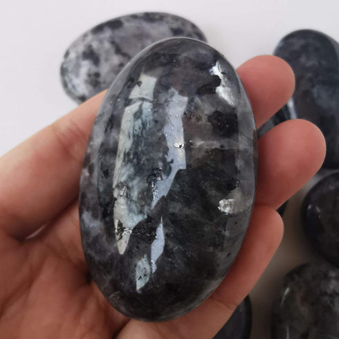 Black Labradorite Polished Stones, Synthesis Oval Healing Palm Pocket Stone for Indoor Fountain Massage Energy