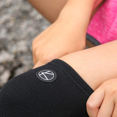 KARM Kids Knee Brace Sleeve - Youth Compression Sleeve for Pain, Sports, Football, Basketball, Recovery (Black)