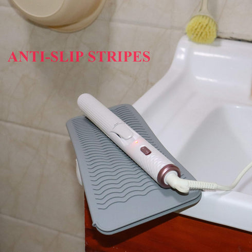 Heat Resistant Travel Hair Curler Flat Iron Pouch and Silicone Mat Set (Cactus)
