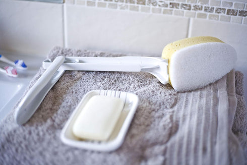 Bathroom Sponge on Handle, 8-9 (1pk), White