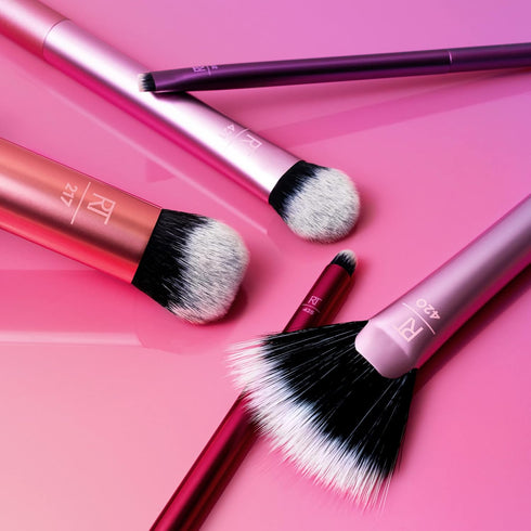Real Techniques Artist Essentials Makeup Brush Set, 5 Piece Set for Foundation, Blush, Highlighter, Eyeshadow & Liner