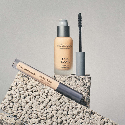 MÁDARA Organic Skincare Skin Equal Soft Glow Foundation SPF15, PORCELAIN IVORY 10-30ml, Vegan, Buildable Medium Coverage