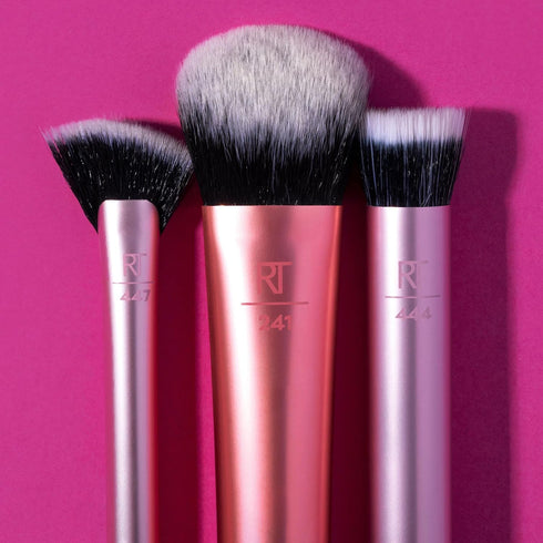 Real Techniques Seamless Complexion Makeup Brush, For Foundation, Primer & Moisturizer, Multipurpose Face Brush