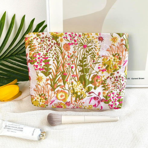 STARDW Aesthetic Floral Makeup Bag Travel Toiletry Bag for Women Girls Large Cute Organizer Zipper Pouch