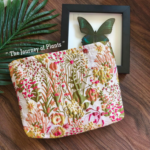 STARDW Aesthetic Floral Makeup Bag Cosmetic Bag Travel Toiletry Bag for Women Girls Large Cute Makeup Bag Organizer Skincare Bag Zipper Pouch(Plant Pink)