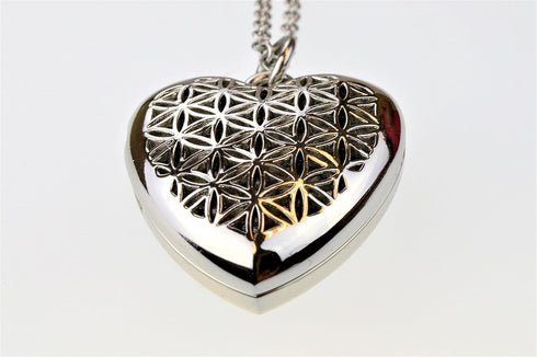 Wild Essentials 24 inch 6 Heart of Chrome Essential Oil Diffuser Nickel Free Alloy Locket Pendant with Chain, Refill