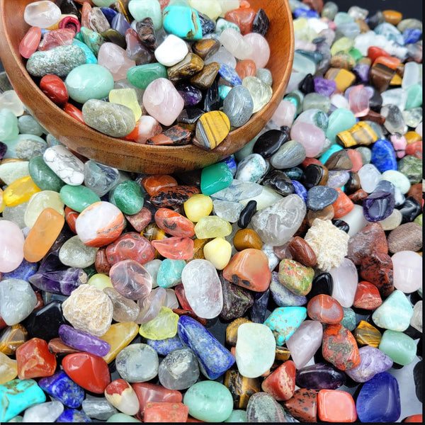 SeeuFun 400Pcs+ (1.5lb) Gemstones and Crystals Set,30Kinds+ Bulk Tumbled Chps Crystals for Jewelry
