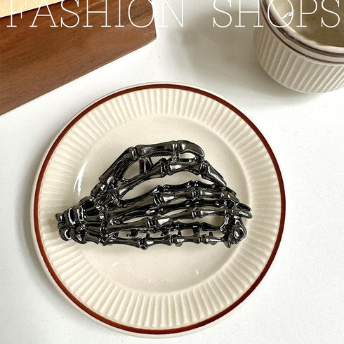 Metal Skull Hand Hair Clip, 1 Pcs Gunmetal Hair Claw Clip for Thin Hair, Punk & Y2K Style