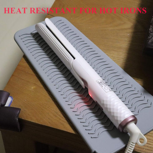 Heat Resistant Travel Hair Curler Flat Iron Pouch and Silicone Mat Set (Cactus)