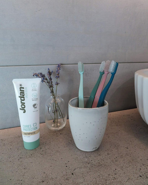 Jordan Green Clean Manual Toothbrush - Soft Bristles, Sustainable Scandinavian Design, Mixed Colors, 4 Units