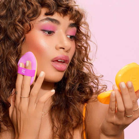 Real Techniques Miracle 2-In-1 Powder Puff + Travel Case - Dual-Sided Makeup Blending Puff for Liquid, Cream & Powders