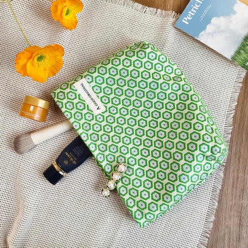 STARDW Aesthetic Cute Makeup Bag, Large Capacity Skincare Bag, Travel Toiletry Bag, Makeup Organizer Zipper Pouch