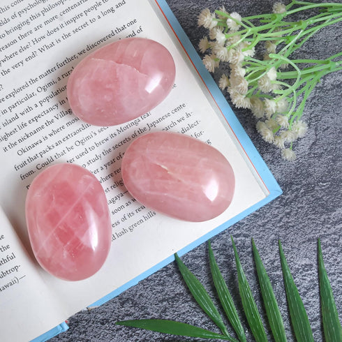 55-60mm Pink Agate Palm Stone, Worry Stone Natural Chakra Healing, Hand Carved Crystal for Meditation